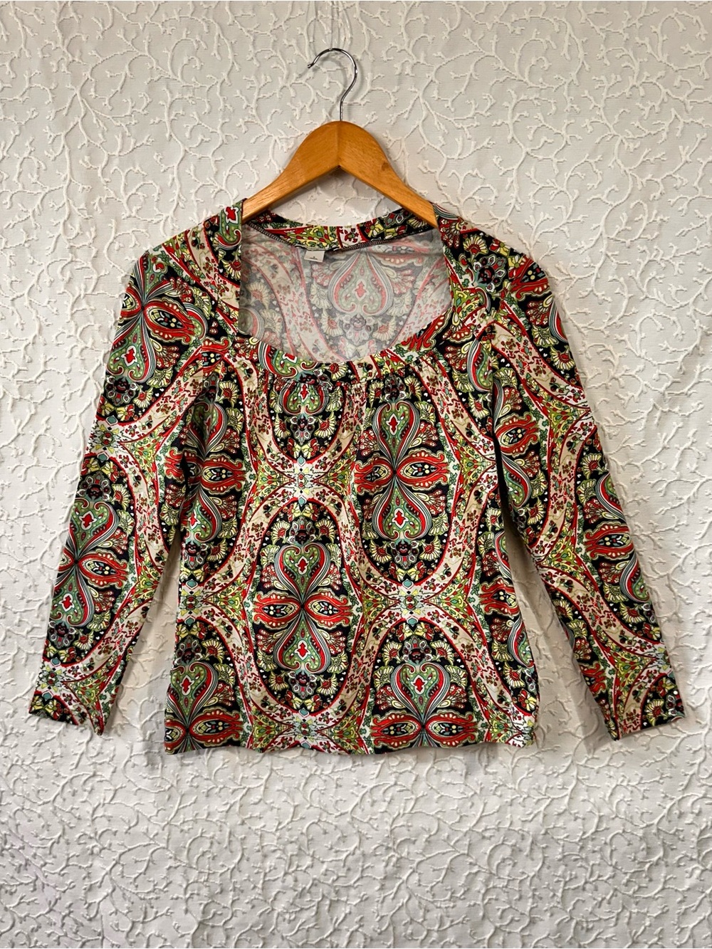 Paisley Print Long-Sleeve Women's Top - Red & Green